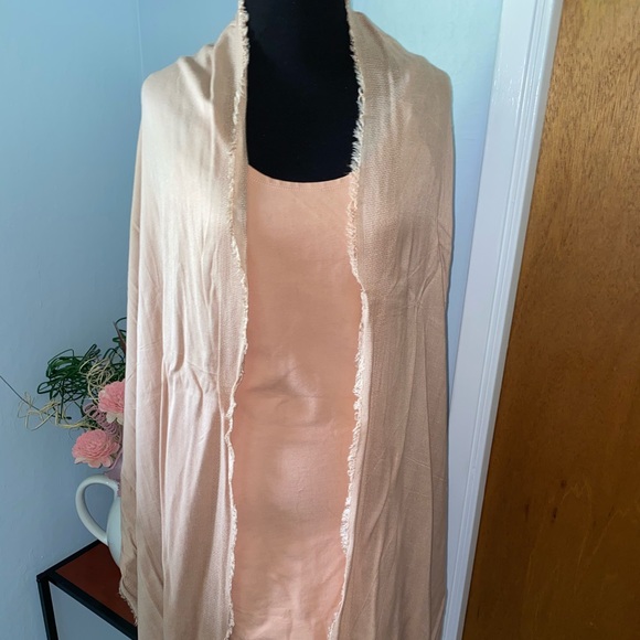 4X$20. Scarf - Picture 2 of 4